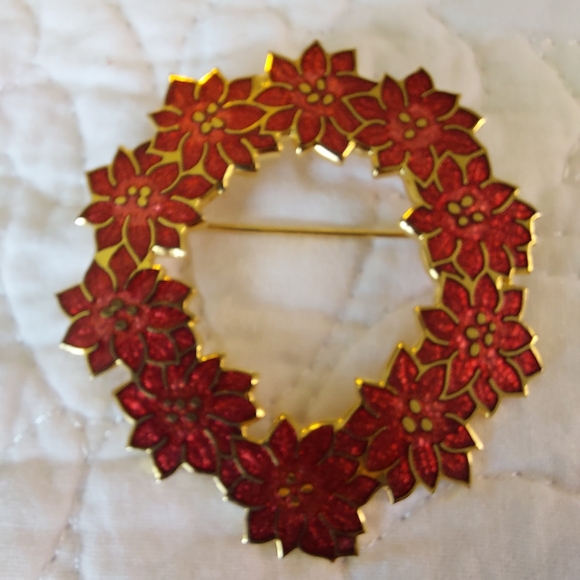 VTG Enamel Xmas Brooch Pin Wreath Poinsettia Flowers Red/Gold Tone By Fish Ltd. - Picture 2 of 10